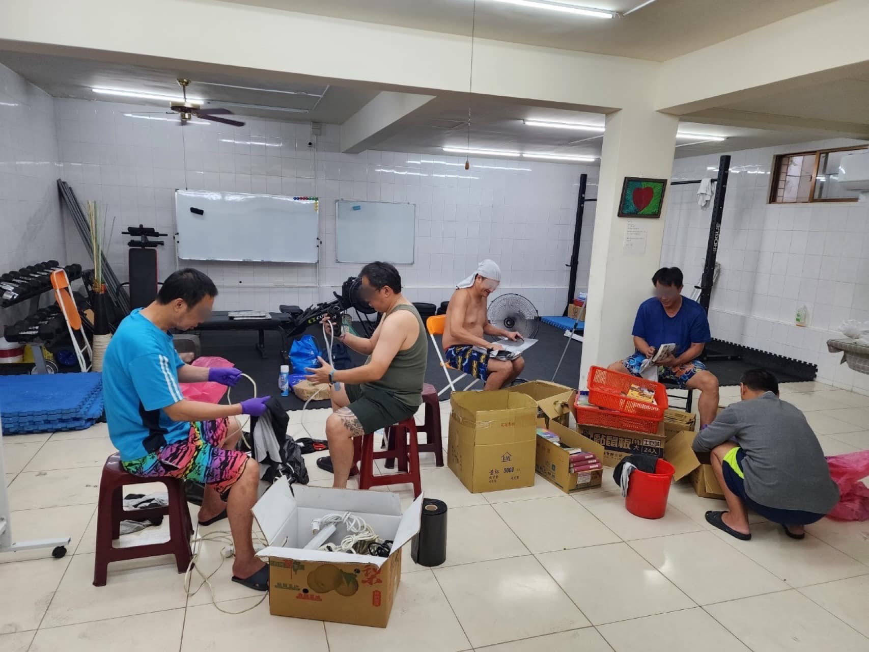 重建家園之路 （艱辛 ）但是 充滿 （希望）